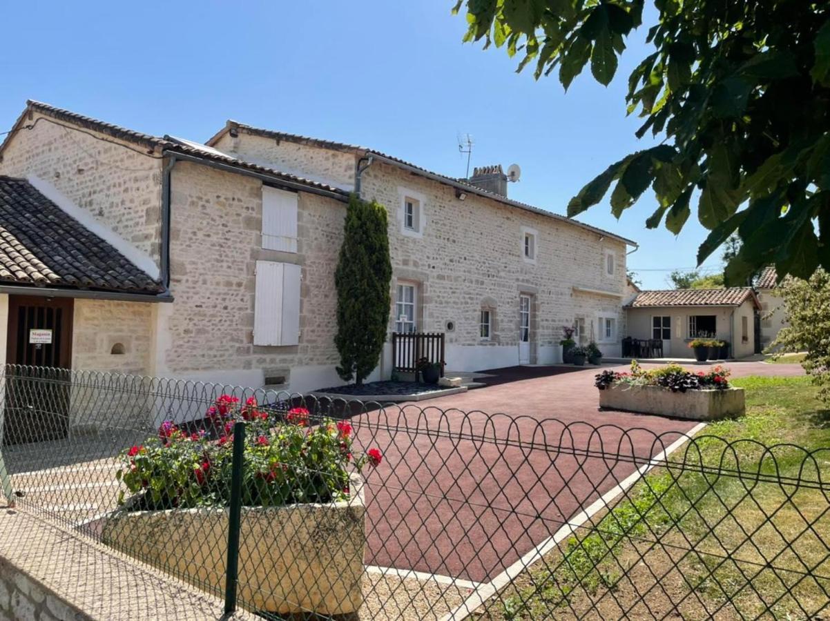 Chambres d'hôtes du puy d'anché Sauzé-Vaussais Exterior foto